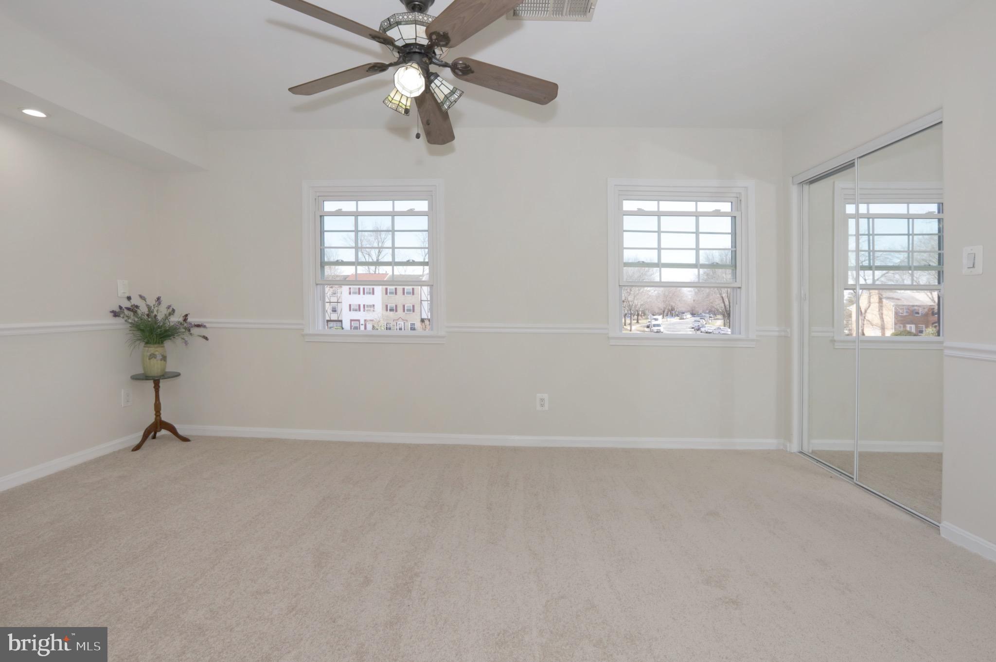 LONDON TOWNE - Residential