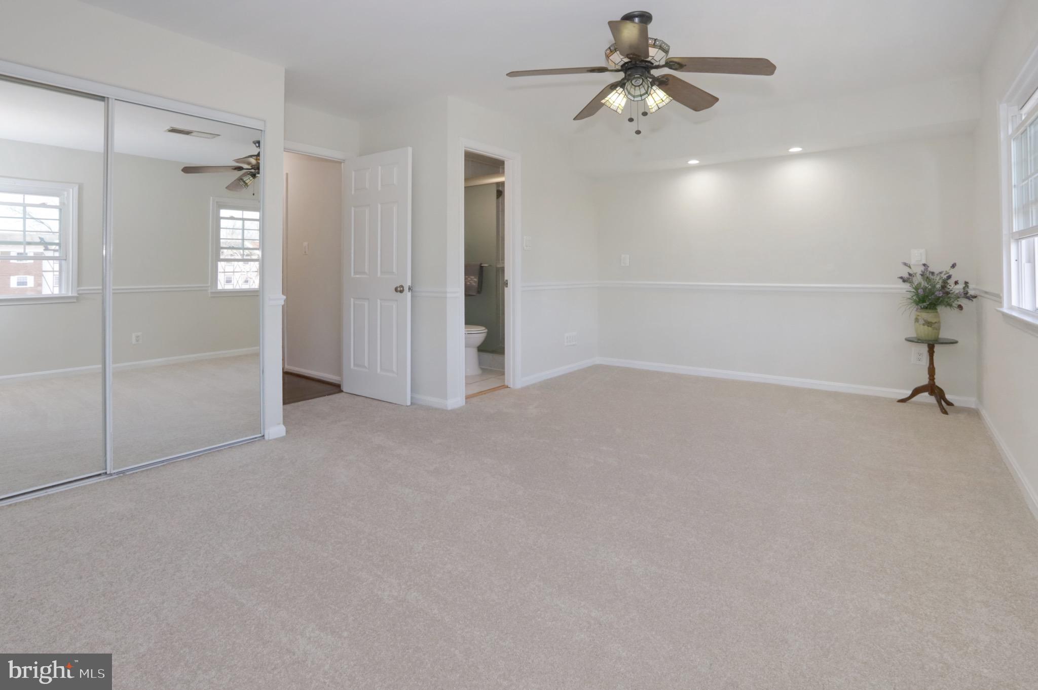 LONDON TOWNE - Residential