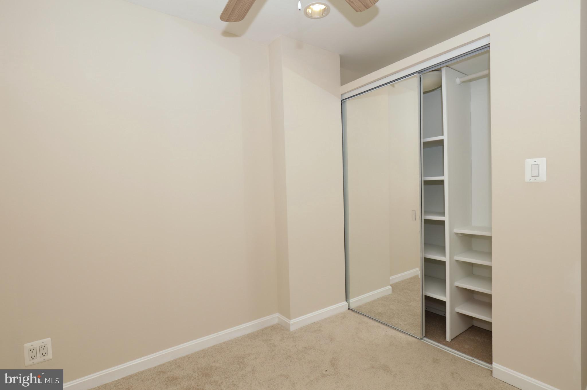 LONDON TOWNE - Residential