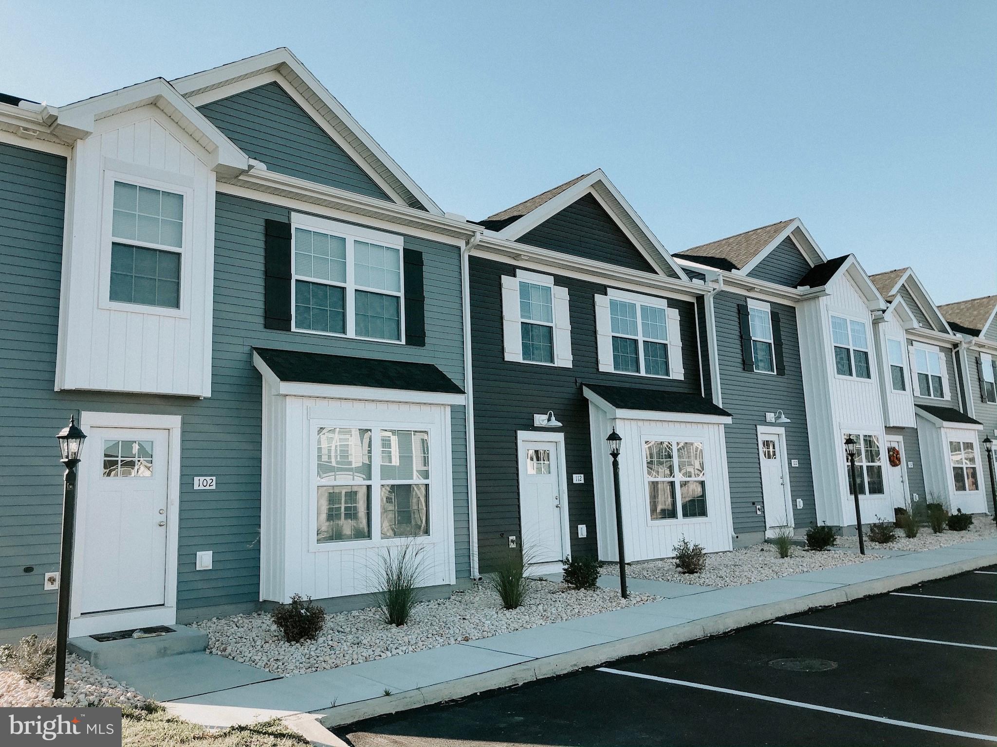 Discover the charm of living in Hanover, Pennsylvania. Step inside one of our townhomes and you'll immediately feel at home with a floor plan that suits your needs. Looking for style and functionality? We've got you covered! Our two and three-bedroom townhomes boast spacious closets, granite countertops, and new appliances, ensuring you have everything you need for comfortable living.
Our prime location in Hanover is an amenity in itself. Just minutes away from Downtown, you'll have easy access to a variety of dining, shopping, and entertainment options. We're also close to major employers like Utz, Hanover Concrete, and UPMC, making your commute a breeze.