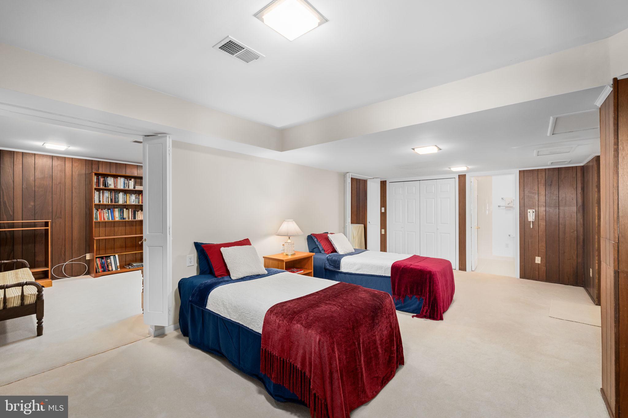 WEST SPRINGFIELD - Residential