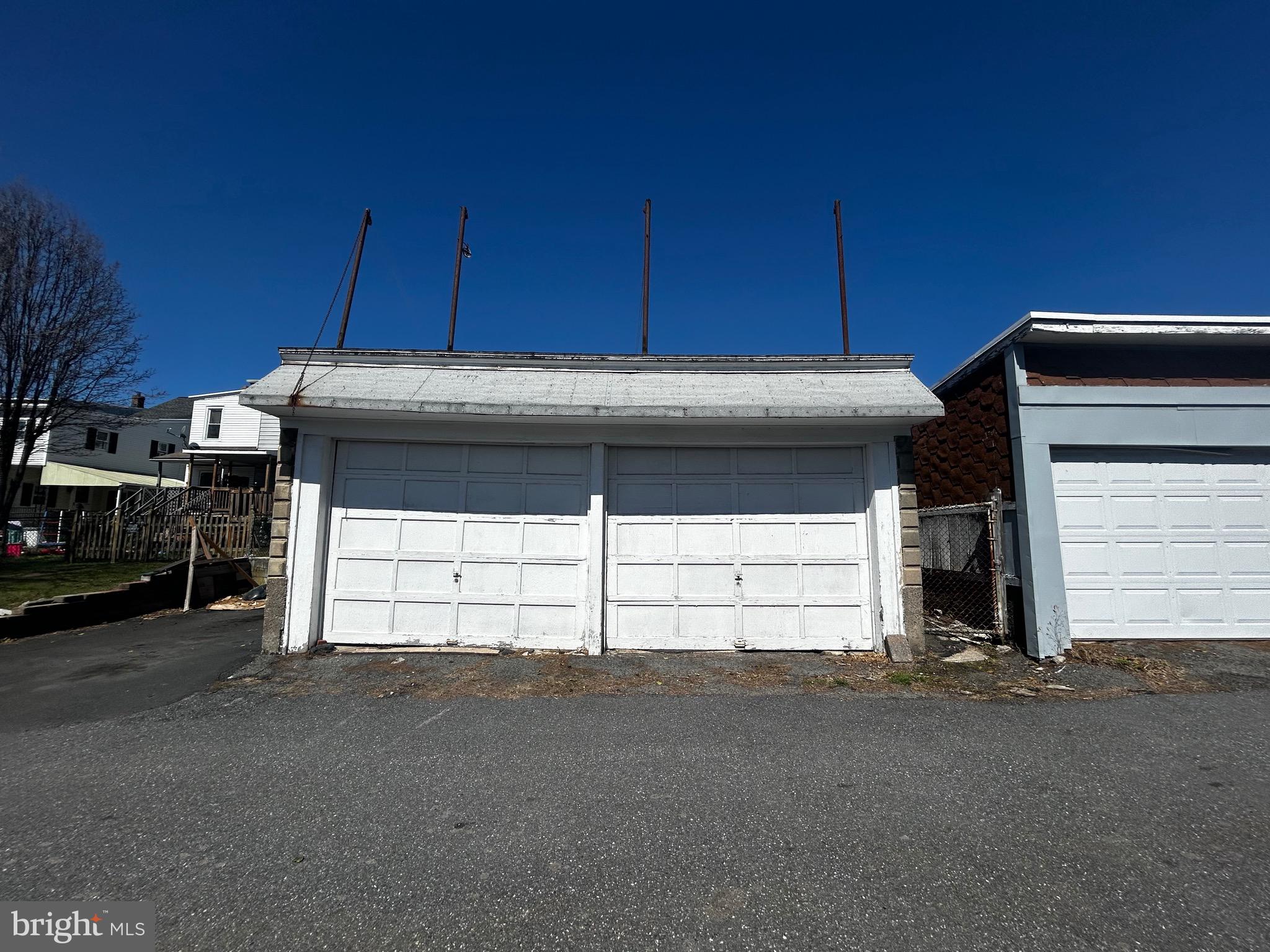 605 FAIRVIEW STREET 607