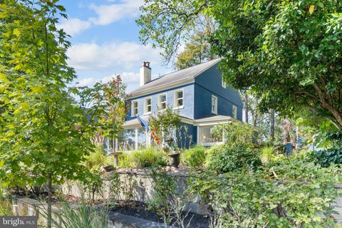 Photo of 2703 COLSTON DR, CHEVY CHASE, MD 20815 (MLS # MDMC2105686)