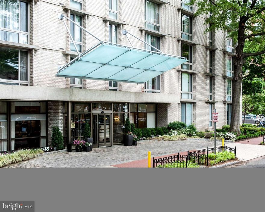 7th floor studio apartment with renovated kitchen and new floors.
ALL UTILITIES, - Electricity, gas and water are INCLUDED. Spacious and bright studio apartment. The apartment comes furnished with bed, mattress, sofa-bed, desk and chair. New rug and blackout shades. Extra Large closet. New luxury laminate floors throughout and fresh paint. Updated bathroom with new sink, new vanity, and new shower head. The bathtub and tiles were also recently reglazed. Claridge House has a Roof Top Pool with fantastic views of DC's skyline & the Potomac River. Other amenities include a fitness center, business center, newly upgraded patio with grills & a community room. 2 blocks from Foggy Bottom Metro at GW University Hospital. Whole Foods and Trader Joe's are nearby. 1 block to Trader Joe's. World Bank, Kennedy Center are close. Vouchers welcome. 
Internet is available for extra $100.