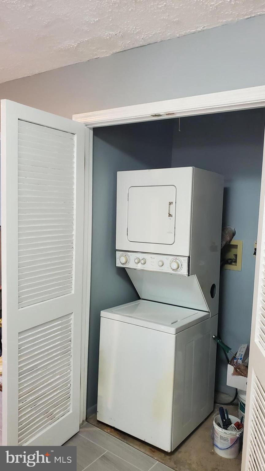 COLONY SQUARE - Residential