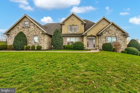 Photo of 129 AUTUMN LEAF LN, MANHEIM, PA 17545 (MLS # PALA2027996)