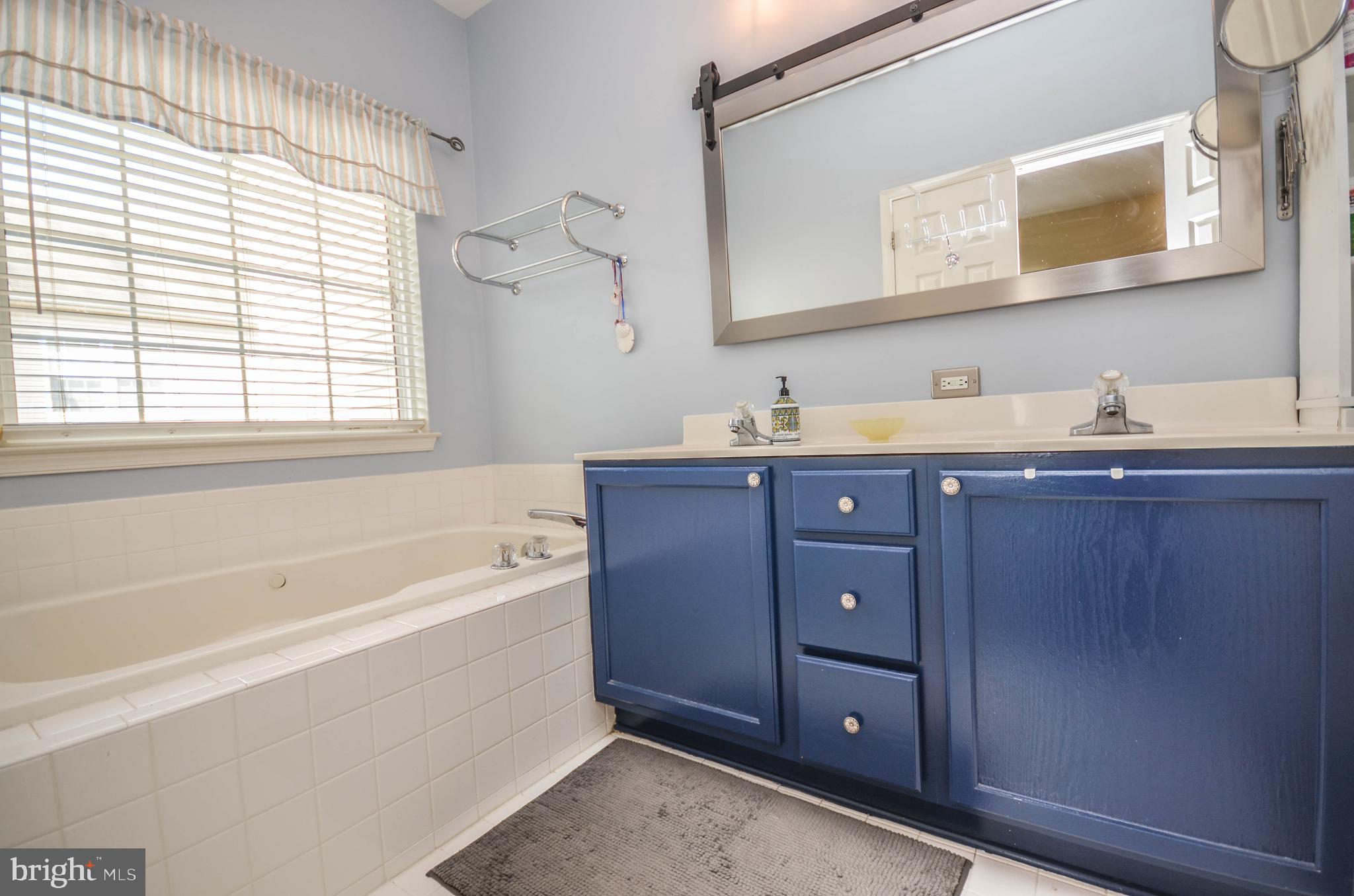 KINGSVIEW VILLAGE - Residential Lease