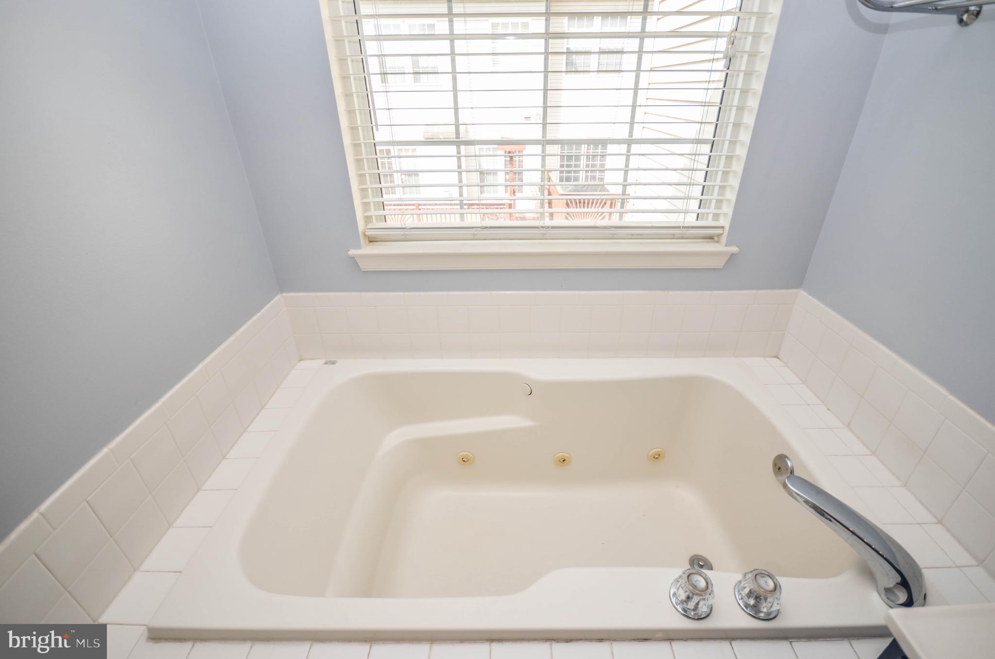 KINGSVIEW VILLAGE - Residential Lease