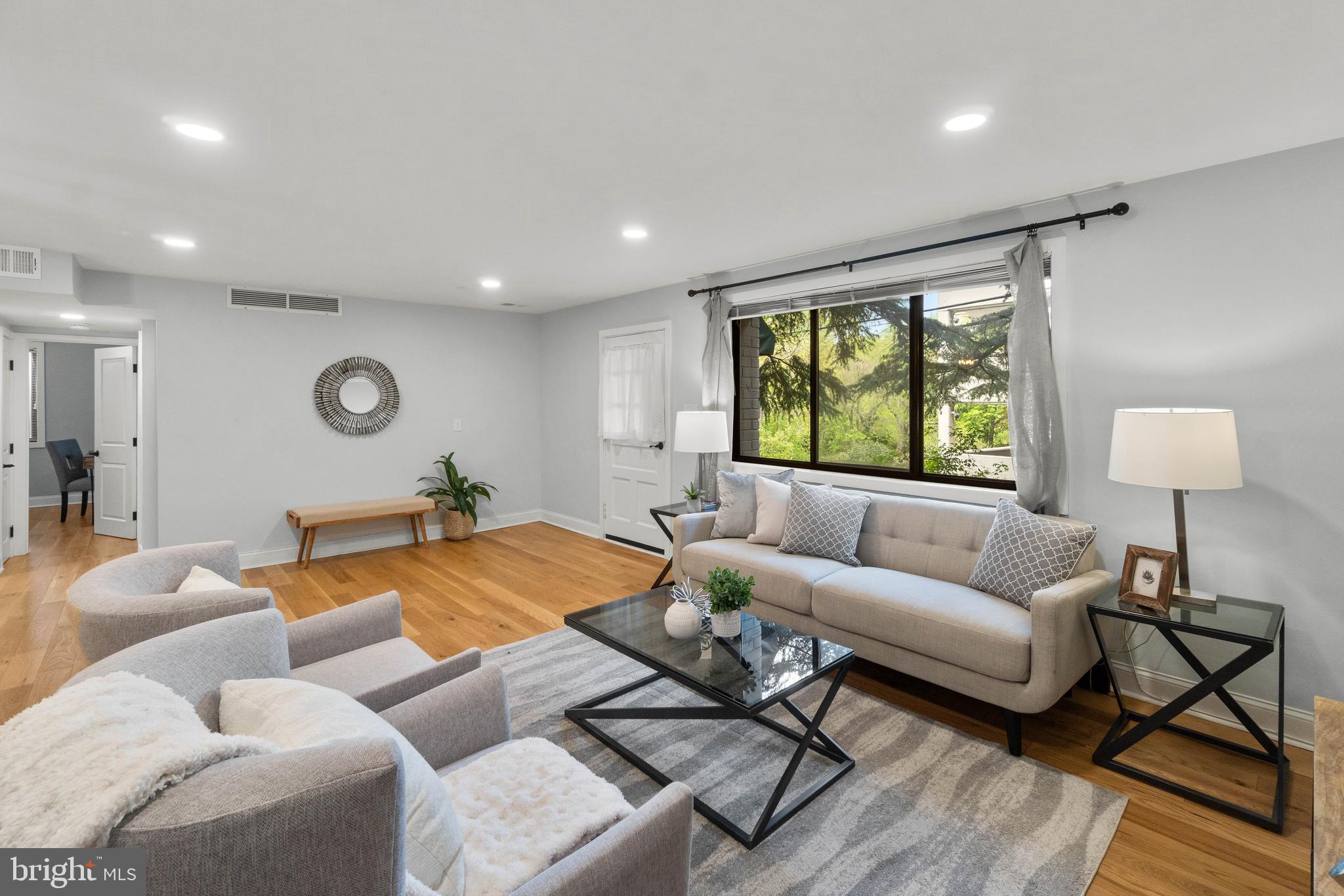 ADAMS HOUSE - Residential