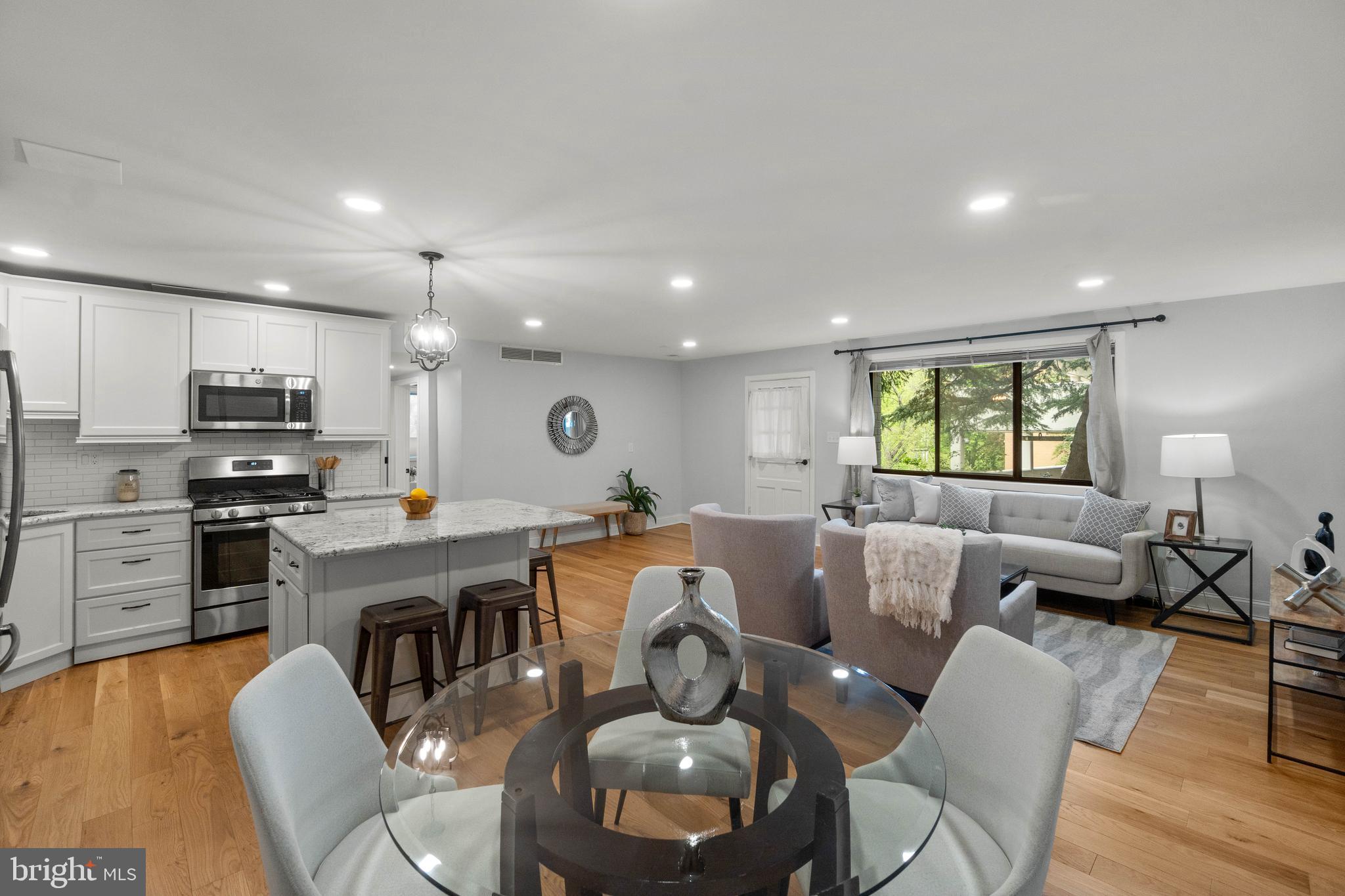 ADAMS HOUSE - Residential