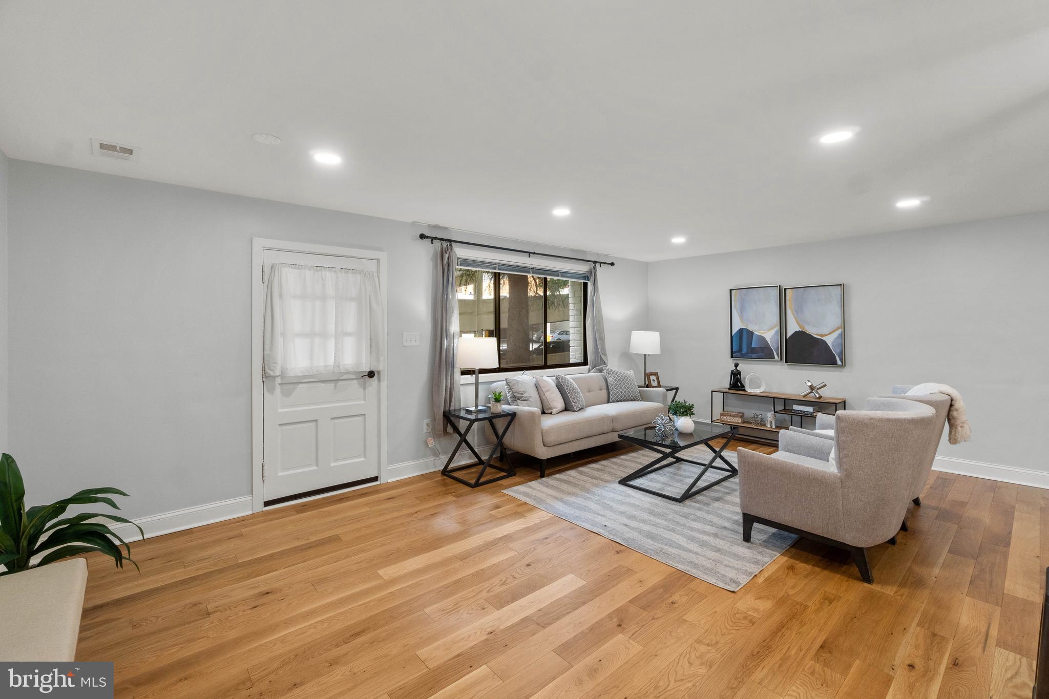 ADAMS HOUSE - Residential