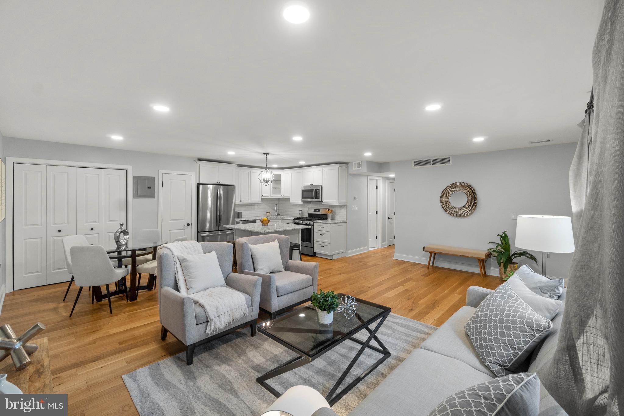 ADAMS HOUSE - Residential