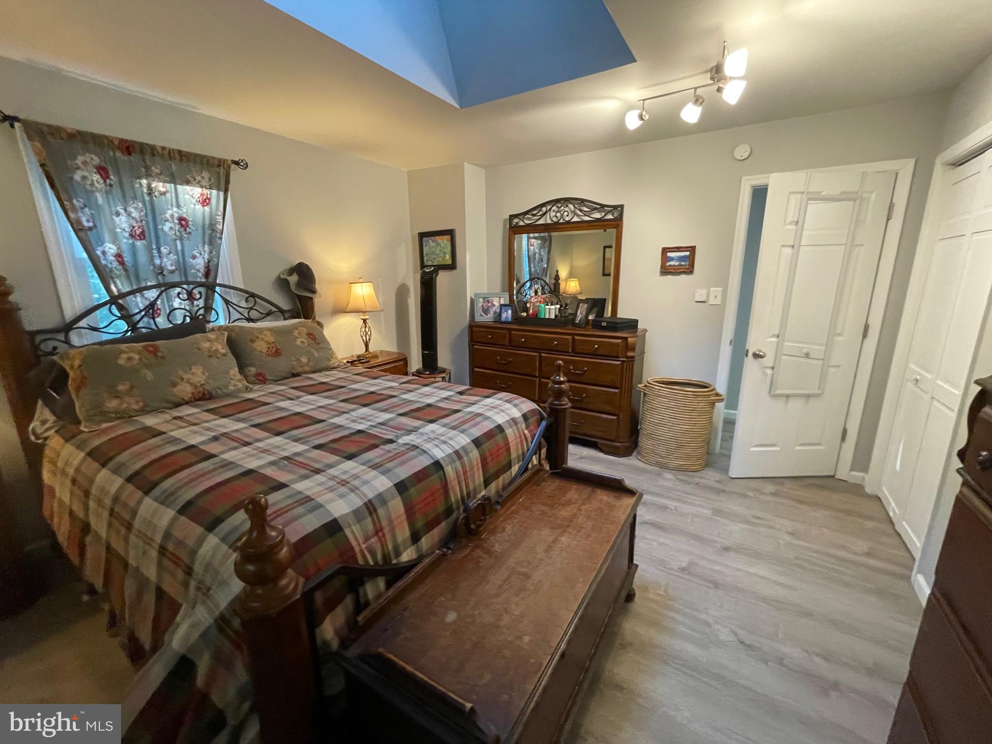 MIFFLIN WOODS - Residential