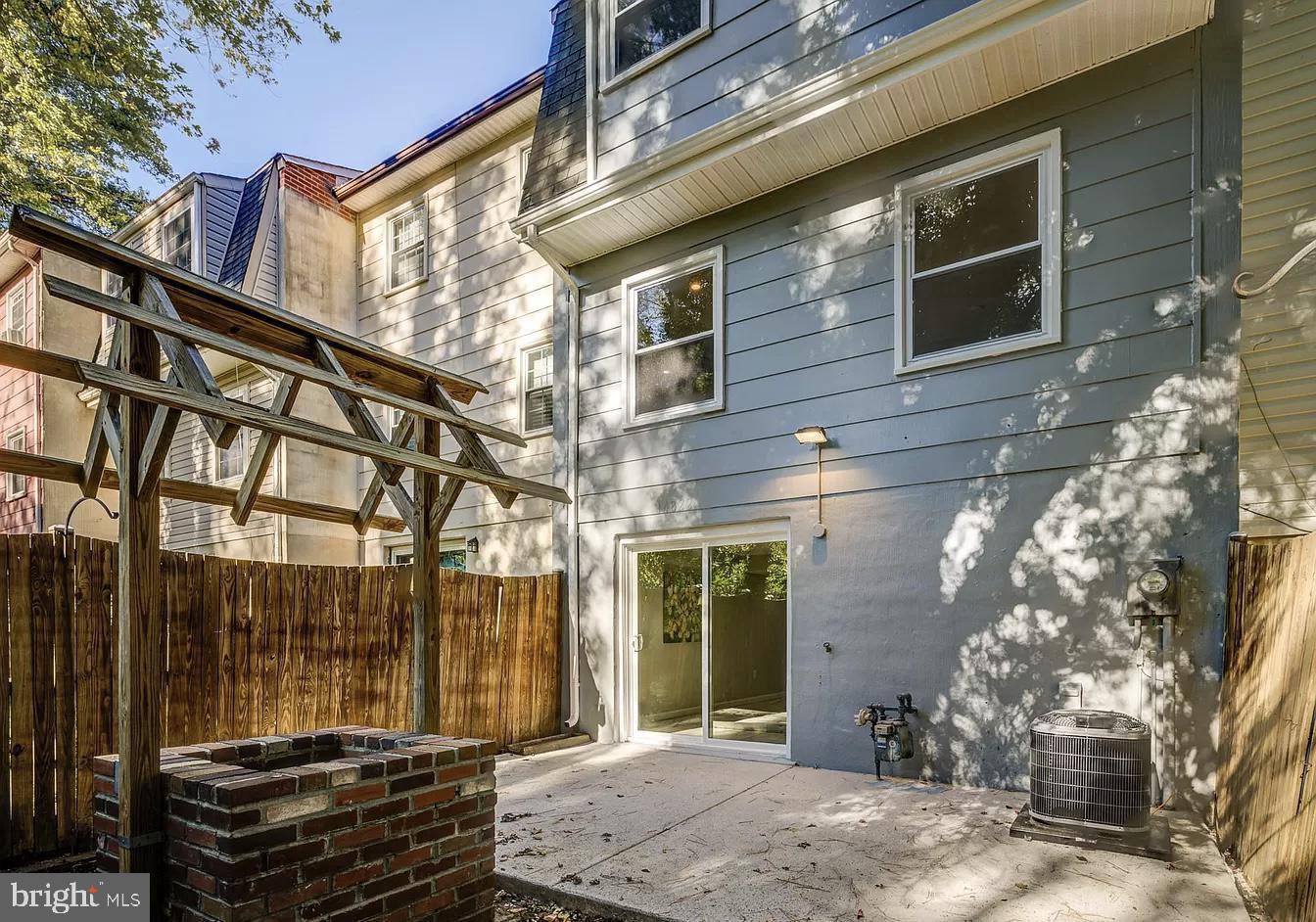 DALE CITY - Residential Lease