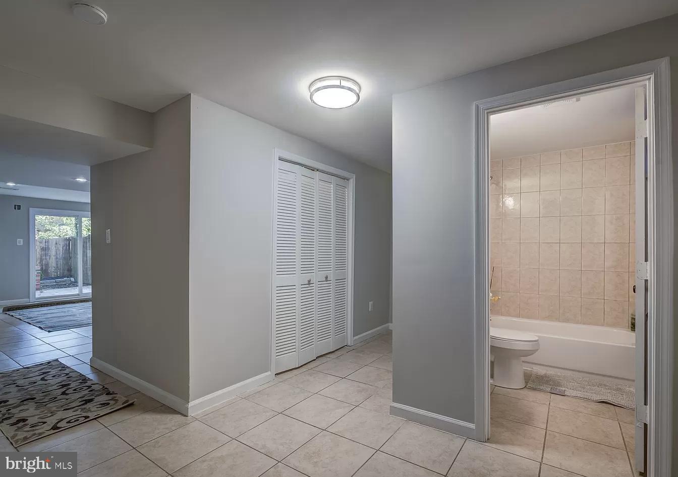 DALE CITY - Residential Lease