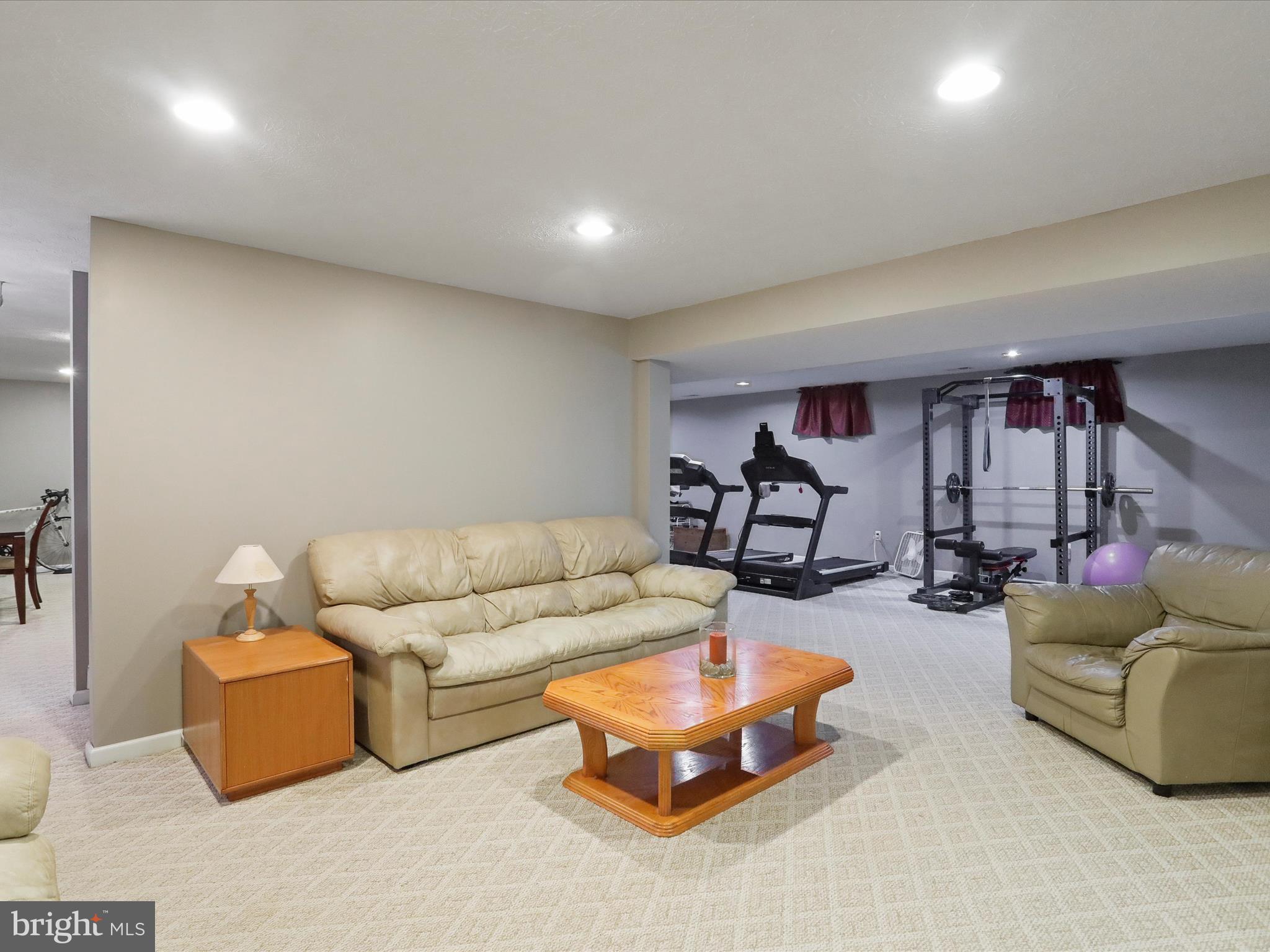 SHERWOOD FOREST - Residential