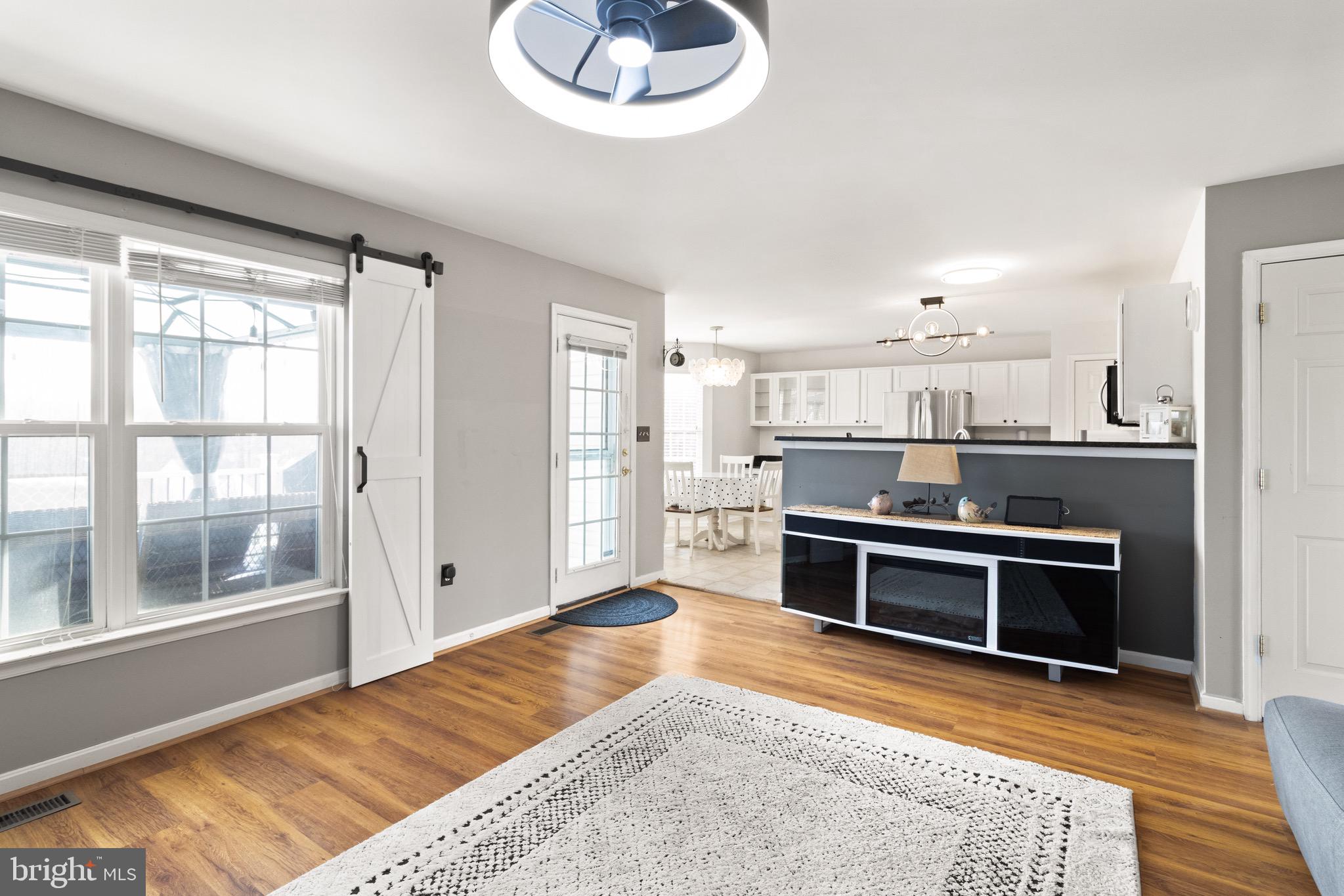 6914 VERSAILLE DRIVE