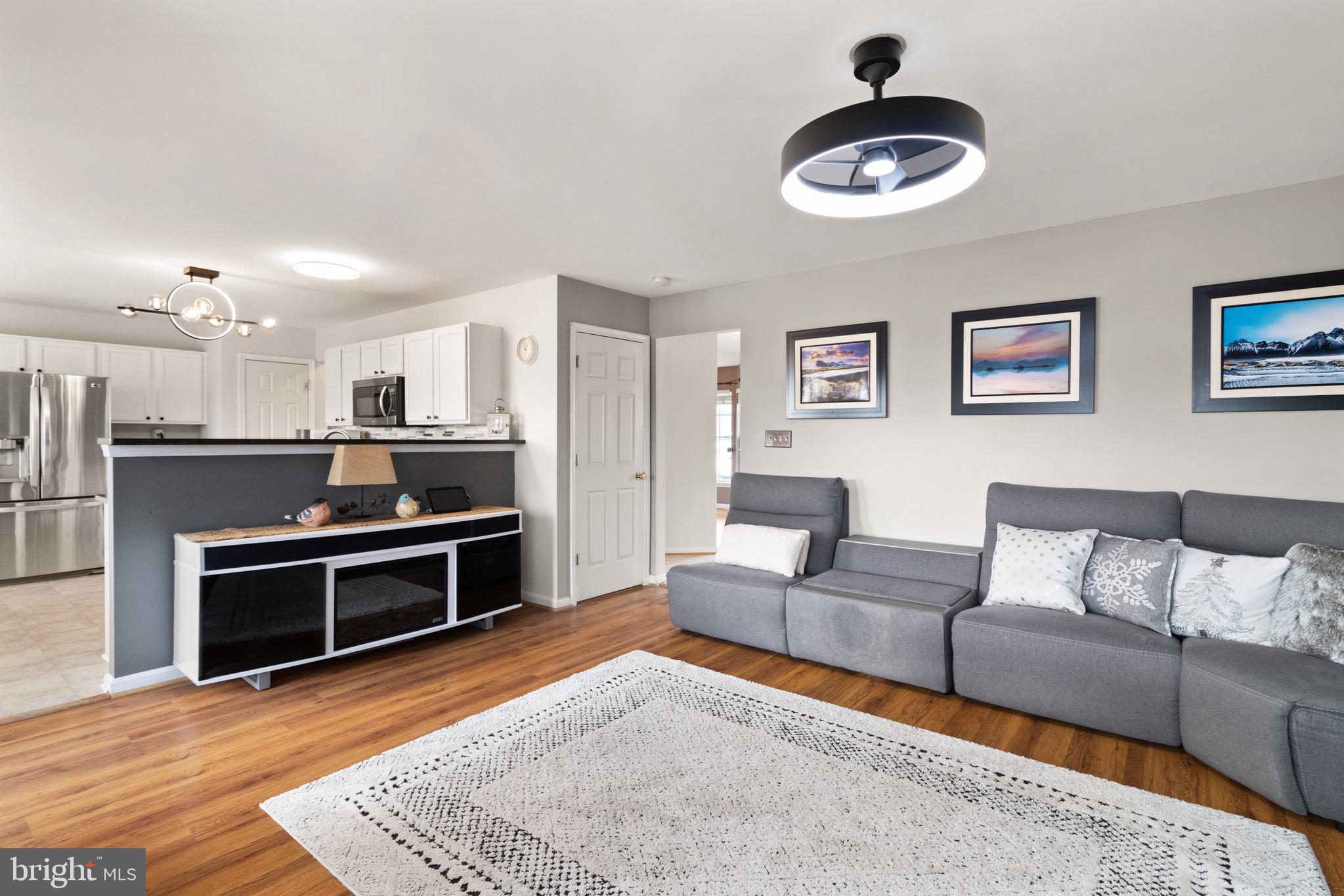 6914 VERSAILLE DRIVE