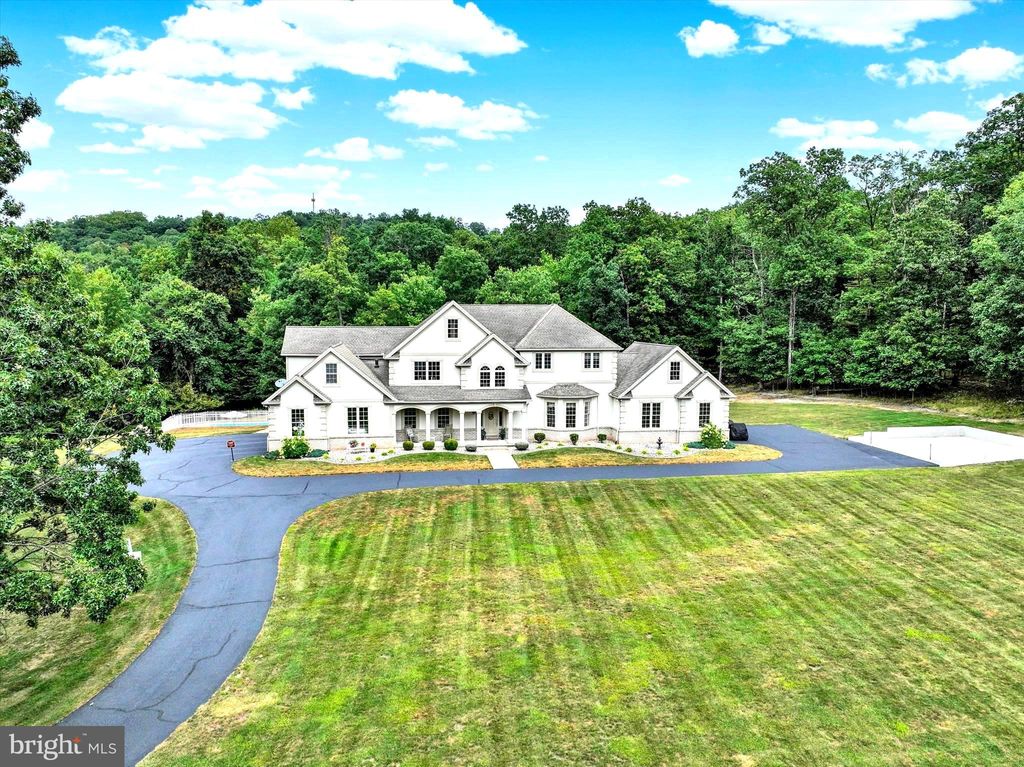 Photo of 945 Old Quaker Road, ETTERS, PA 17319 (MLS # PAYK2088504)