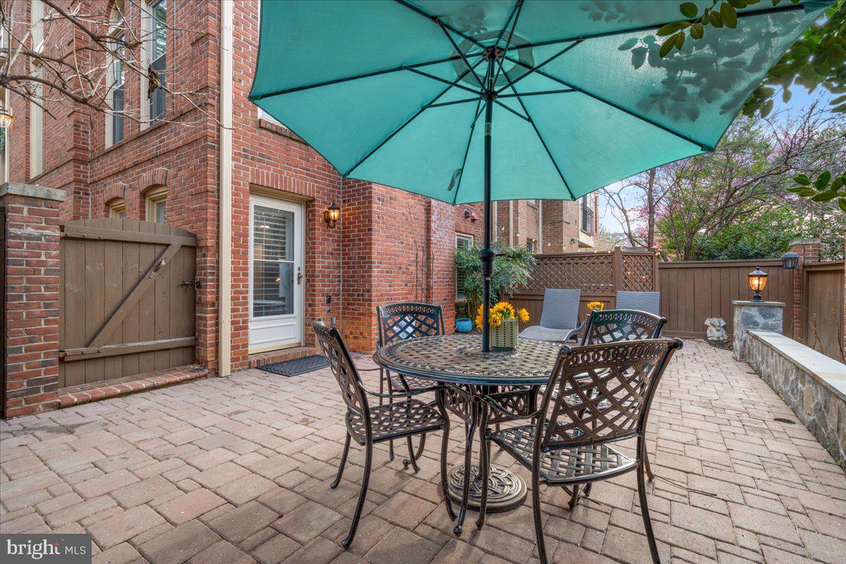 HAMPTONS OF MCLEAN - Residential