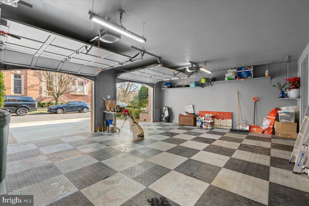 HAMPTONS OF MCLEAN - Residential