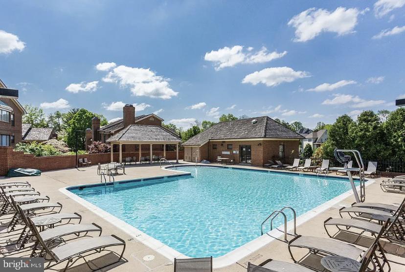 HAMPTONS OF MCLEAN - Residential