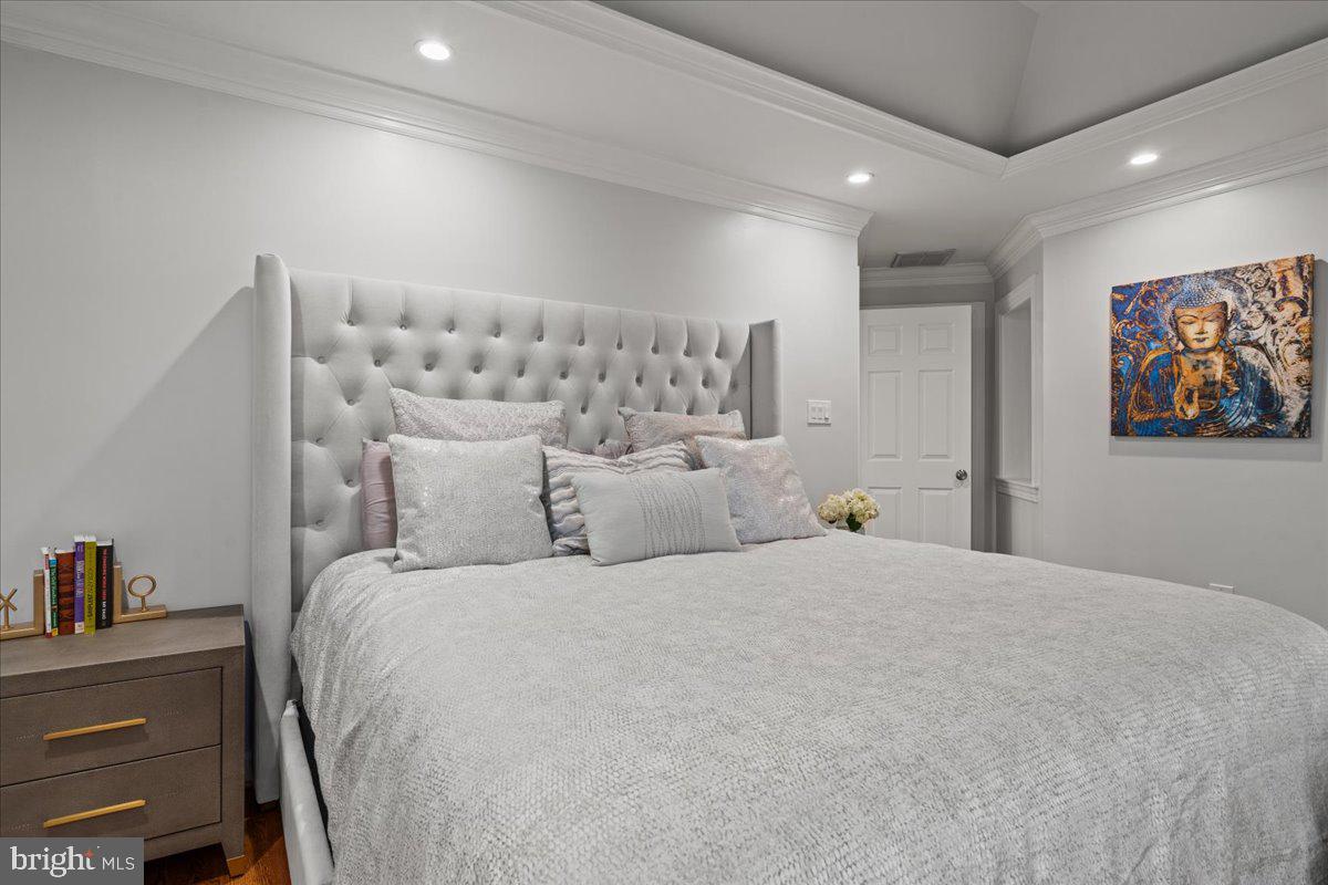 HAMPTONS OF MCLEAN - Residential