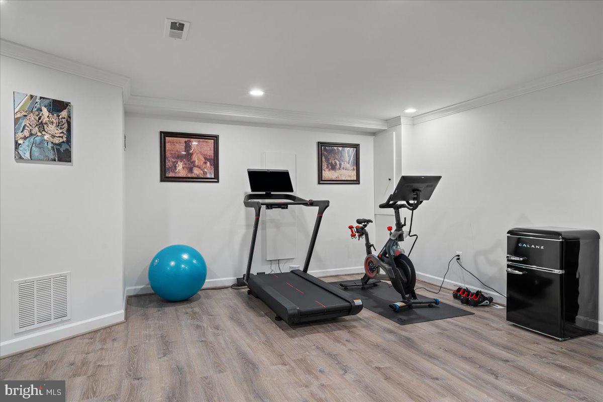 HAMPTONS OF MCLEAN - Residential