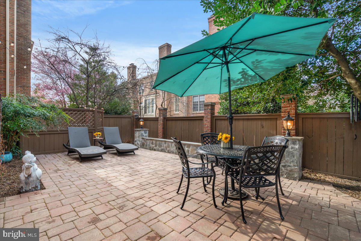 HAMPTONS OF MCLEAN - Residential