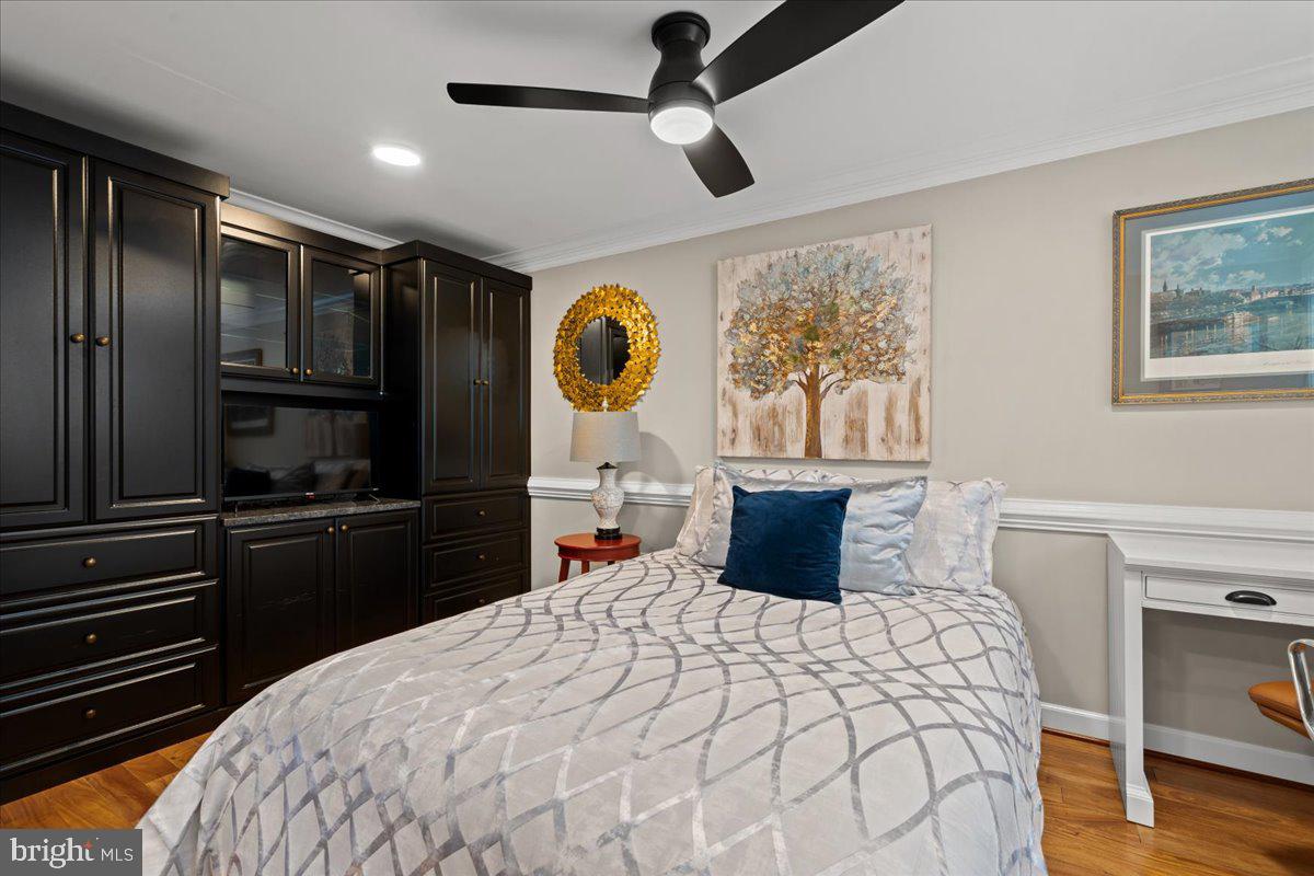 HAMPTONS OF MCLEAN - Residential