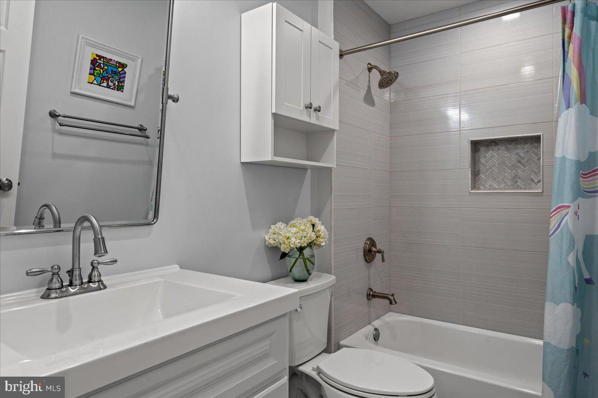 HAMPTONS OF MCLEAN - Residential