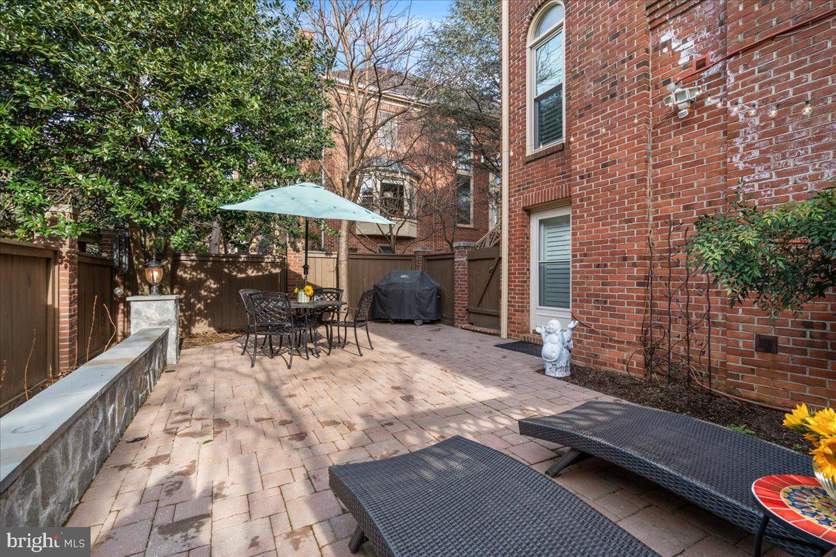 HAMPTONS OF MCLEAN - Residential