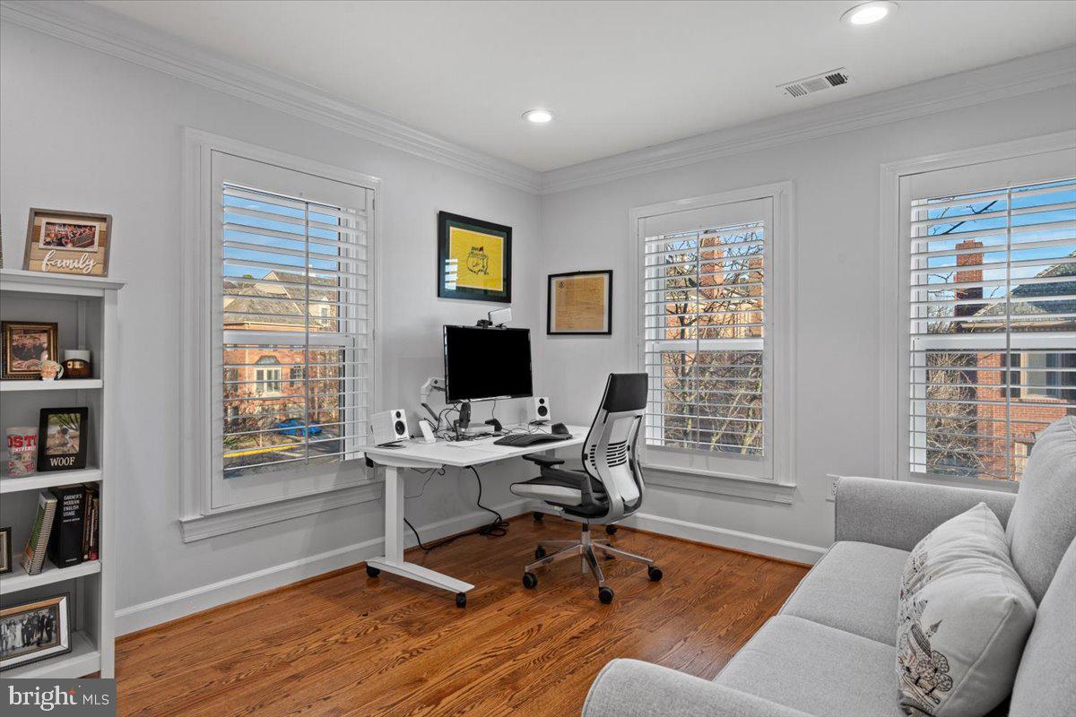 HAMPTONS OF MCLEAN - Residential