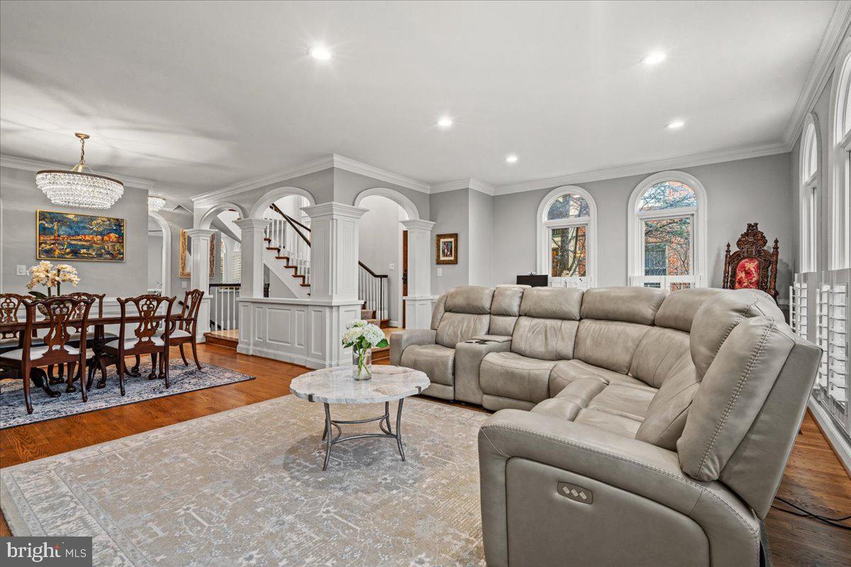 HAMPTONS OF MCLEAN - Residential