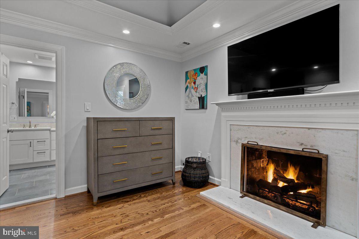 HAMPTONS OF MCLEAN - Residential