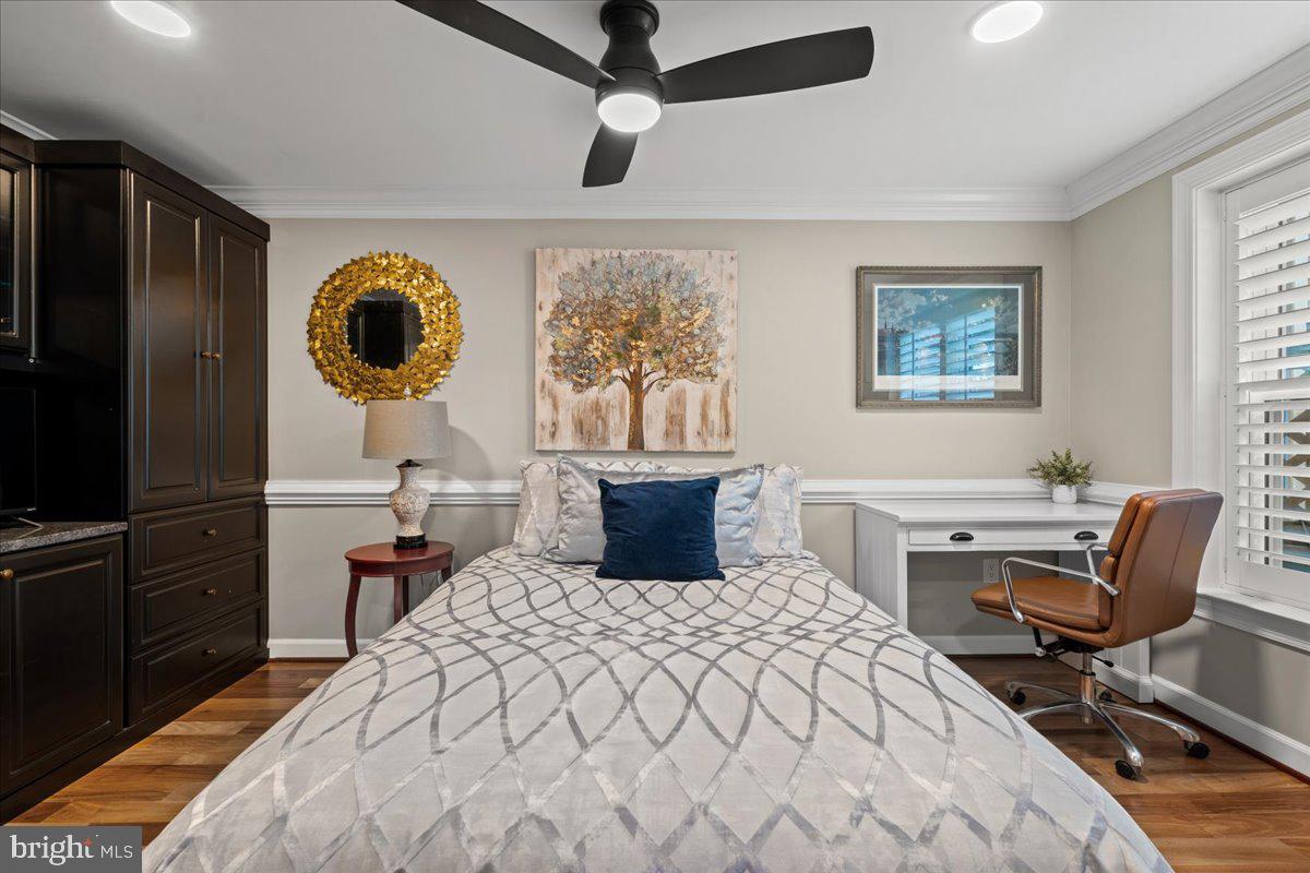 HAMPTONS OF MCLEAN - Residential