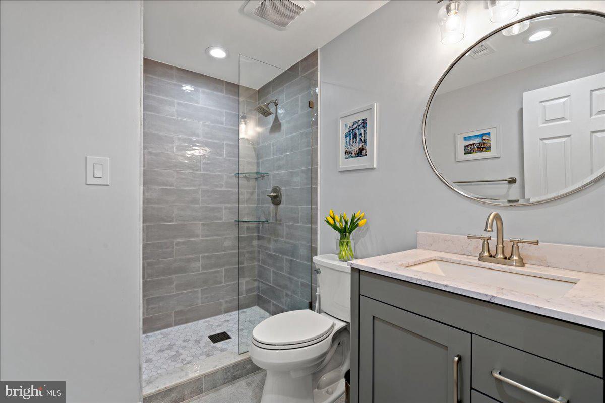 HAMPTONS OF MCLEAN - Residential