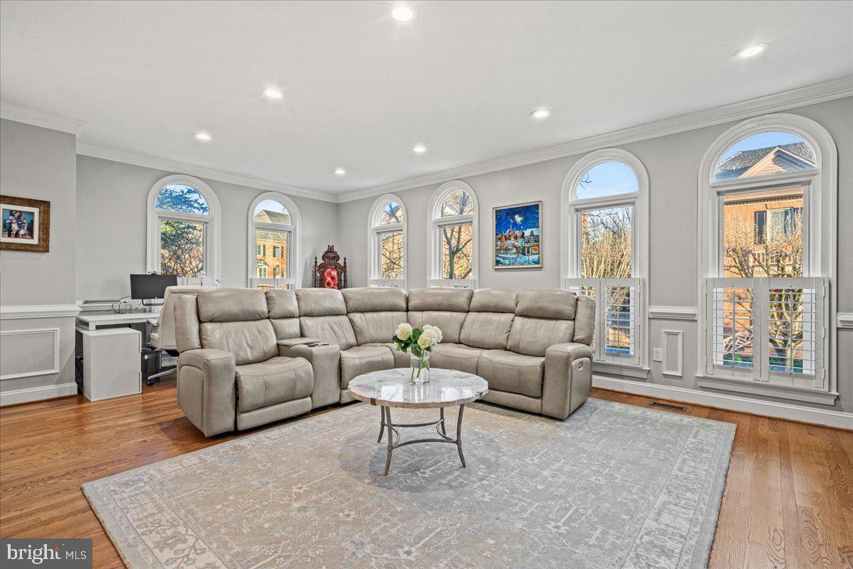 HAMPTONS OF MCLEAN - Residential