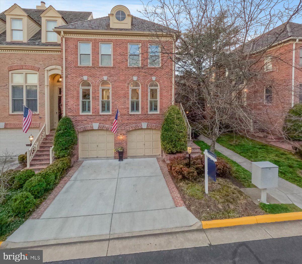 HAMPTONS OF MCLEAN - Residential