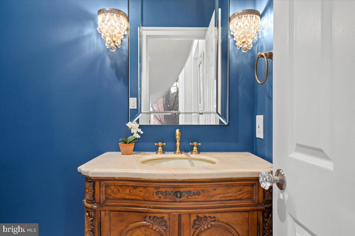 HAMPTONS OF MCLEAN - Residential