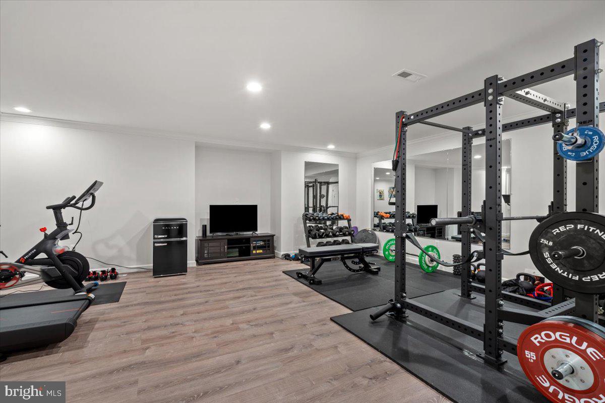 HAMPTONS OF MCLEAN - Residential