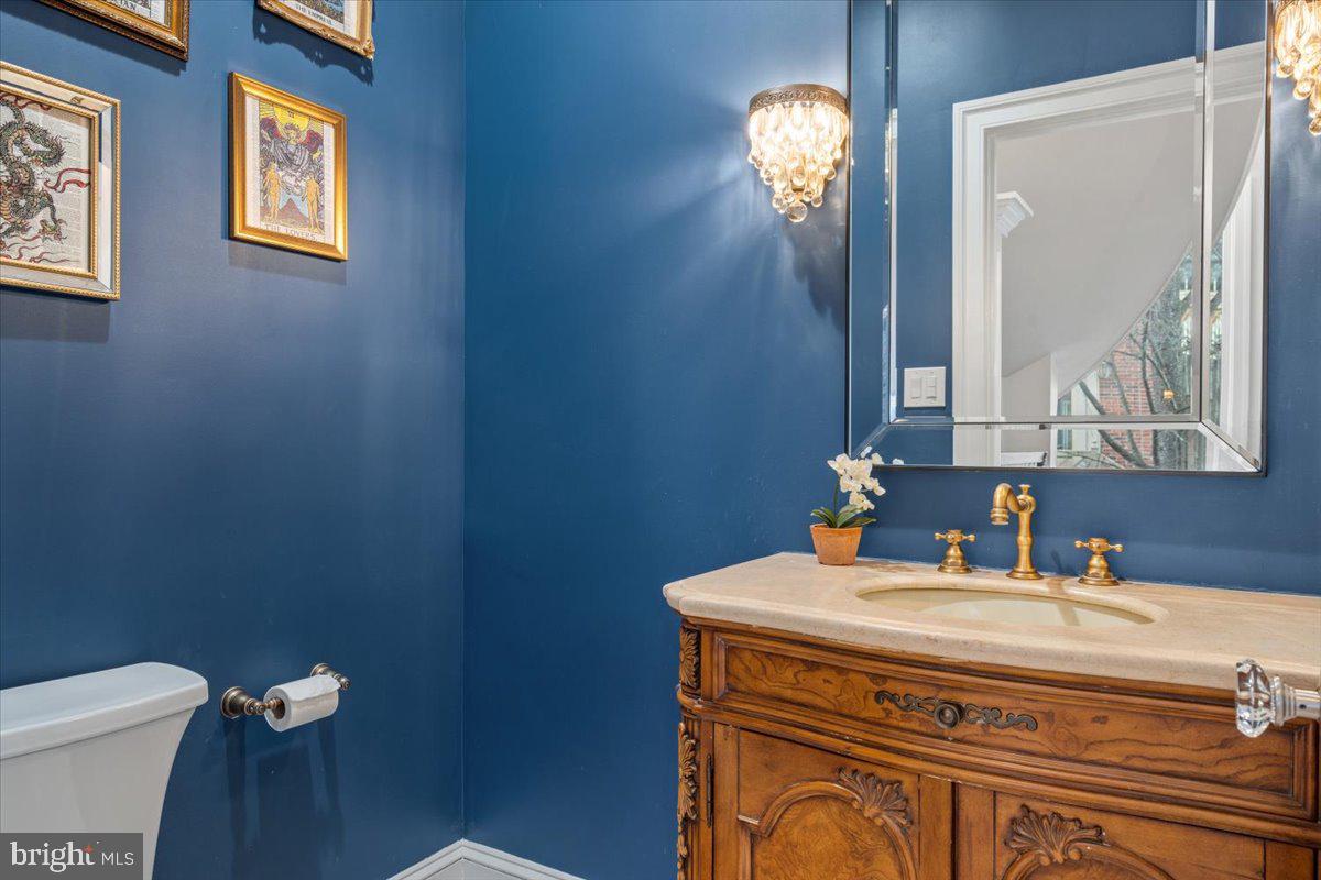 HAMPTONS OF MCLEAN - Residential