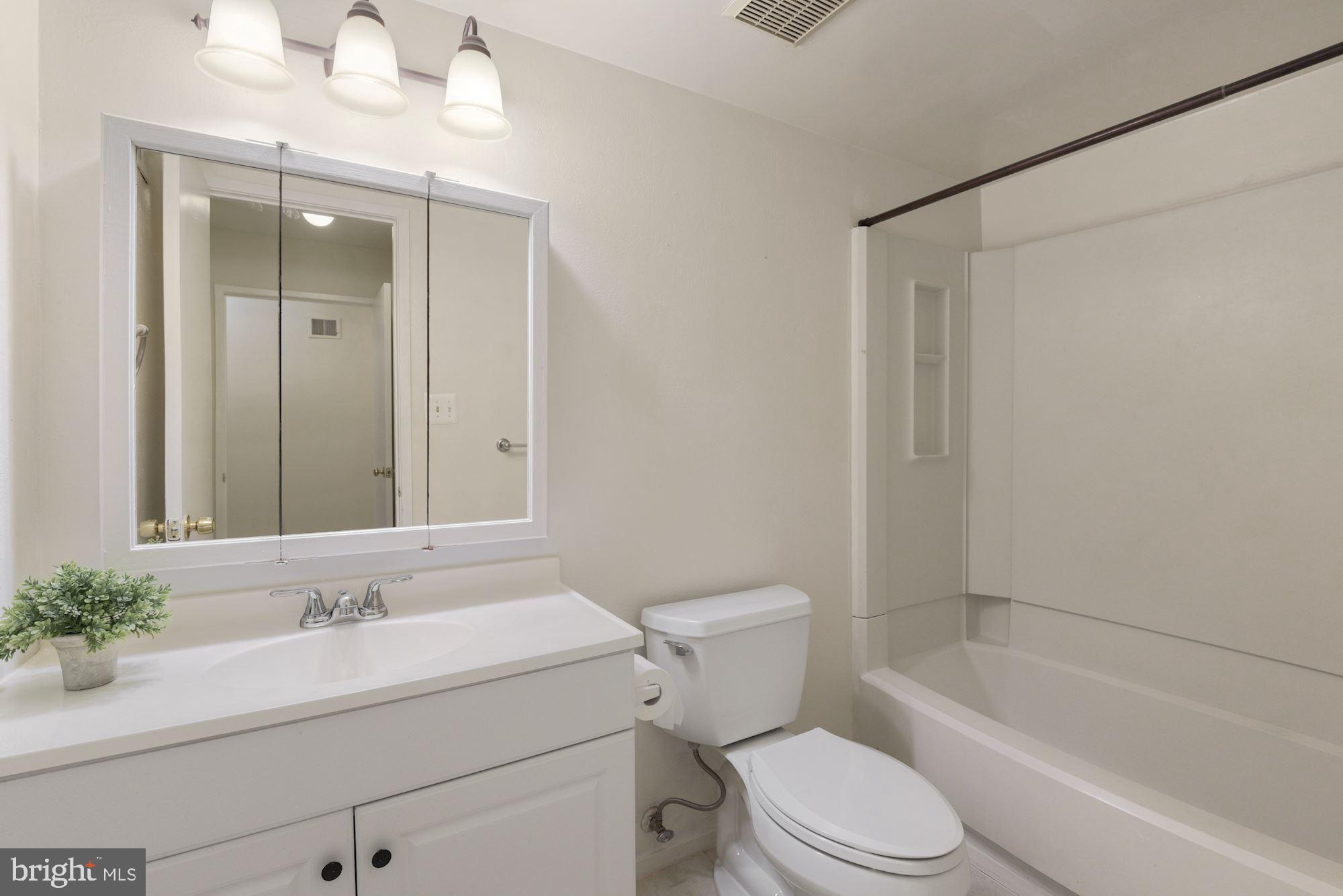 FARMINGDALE - Residential Lease