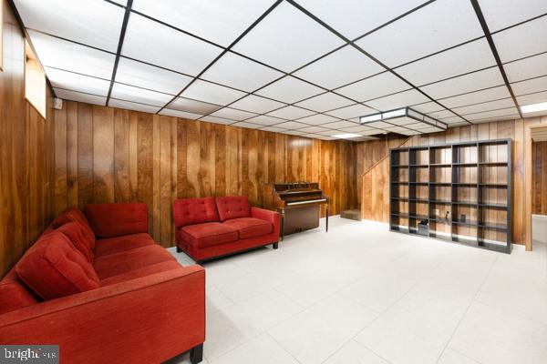 OLD FORT HILLS - Residential