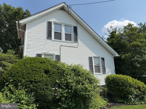 Homes For Sale - 855 Martin Avenue<br/> Delaware County, BRYN MAWR, PA 19010