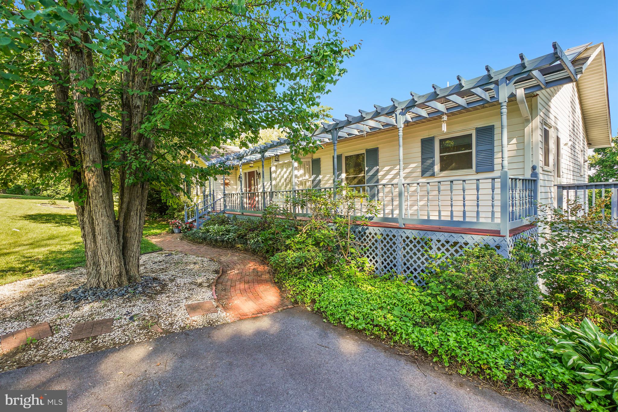 3388 RED OAK COURT
