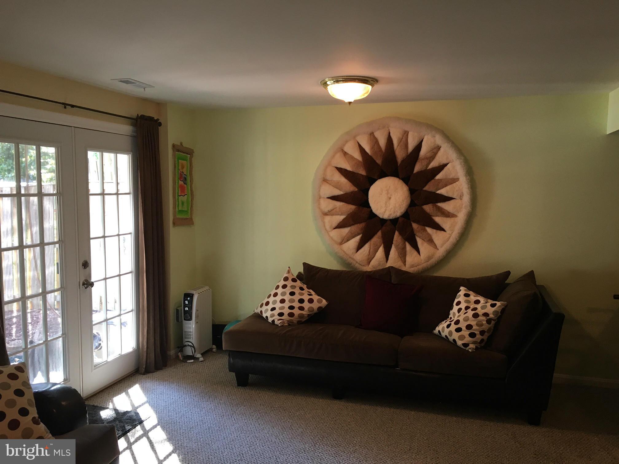 SINGLETONS GROVE - Residential Lease