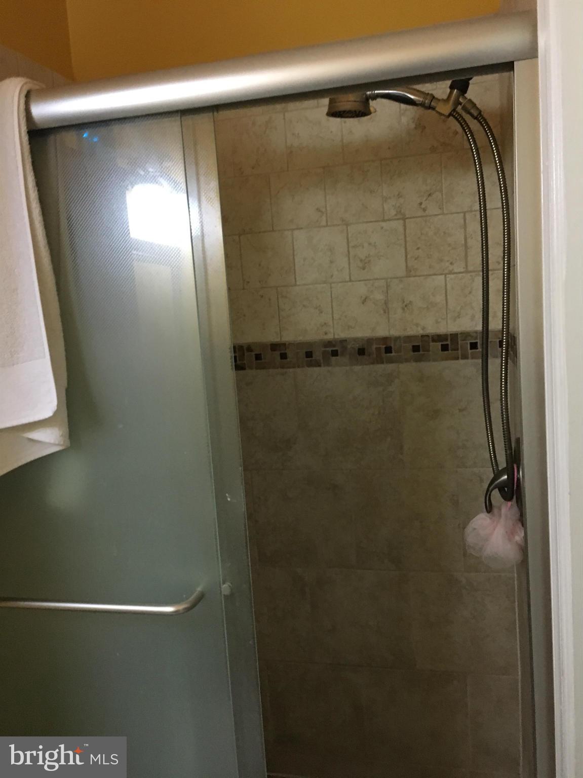 SINGLETONS GROVE - Residential Lease