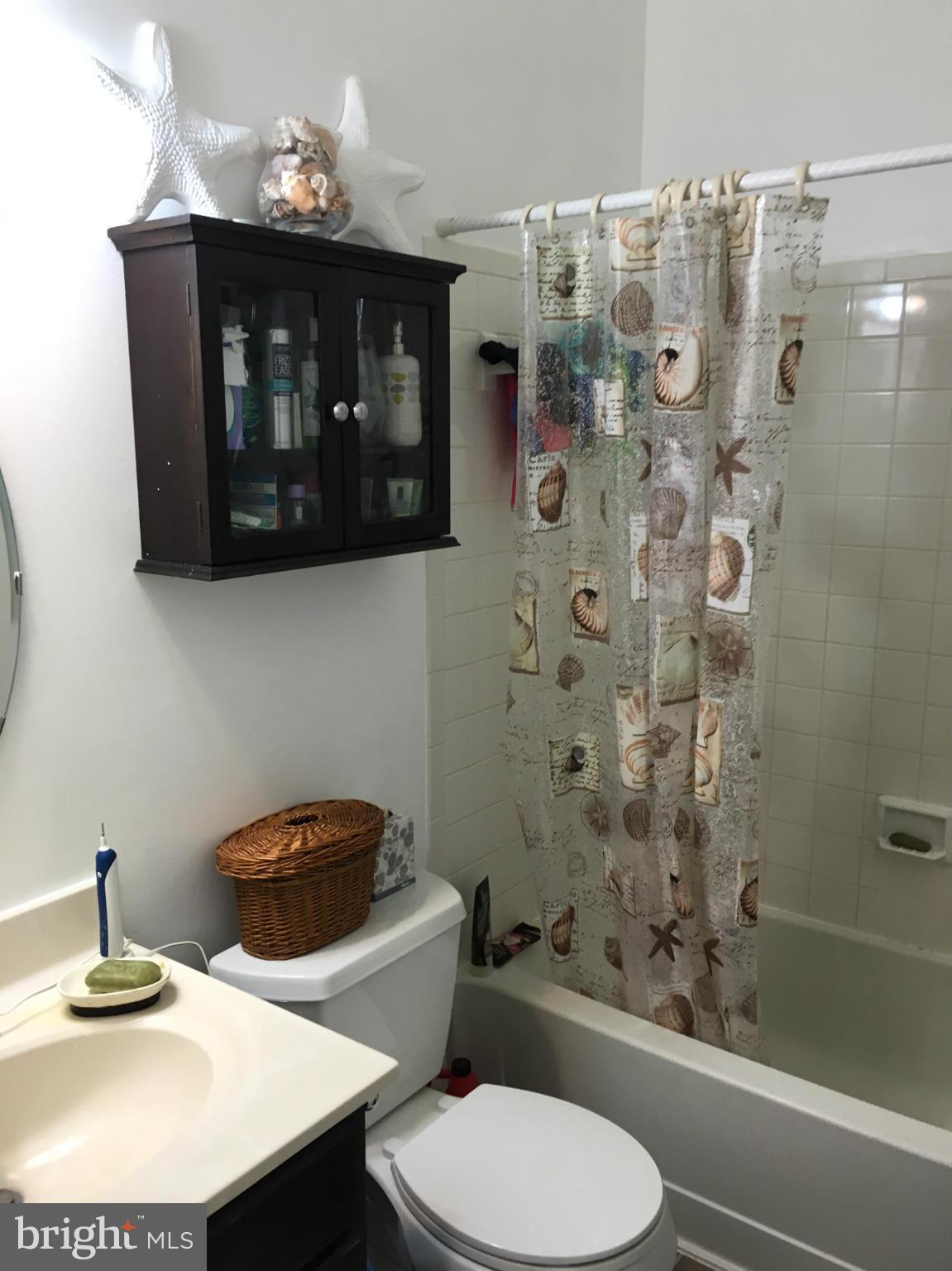 SINGLETONS GROVE - Residential Lease