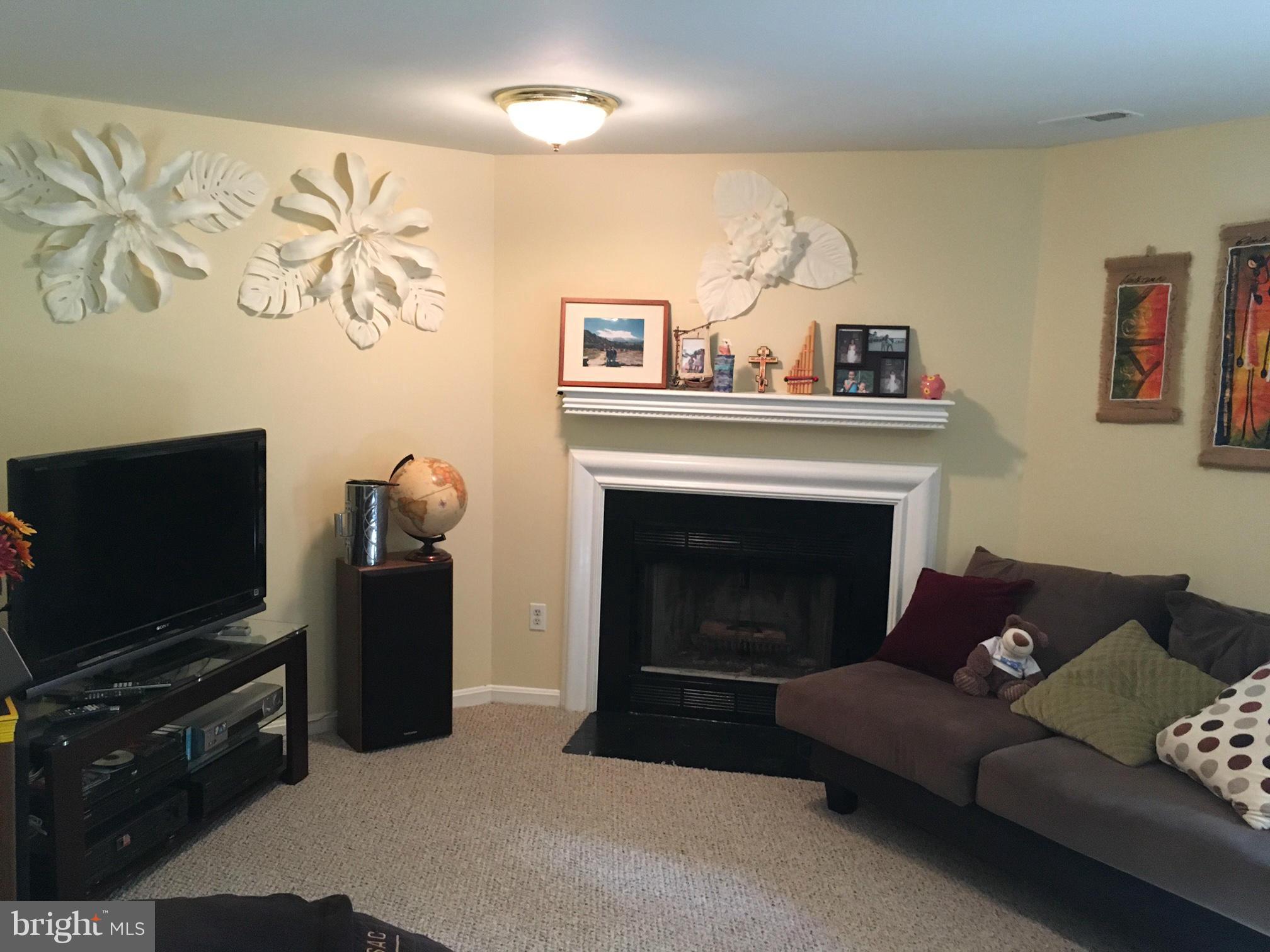 SINGLETONS GROVE - Residential Lease